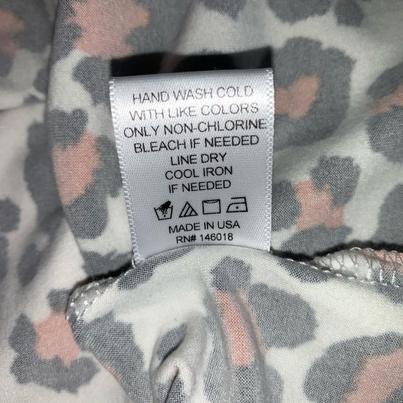 Lost + Wander Leopard Print V-Neck Top Size Medium - Picture 6 of 11